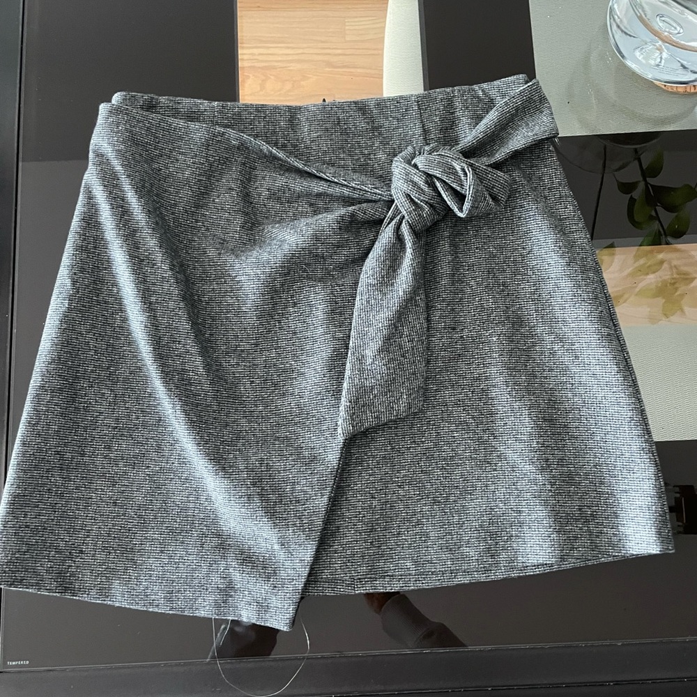 Aritzia skirt NEW